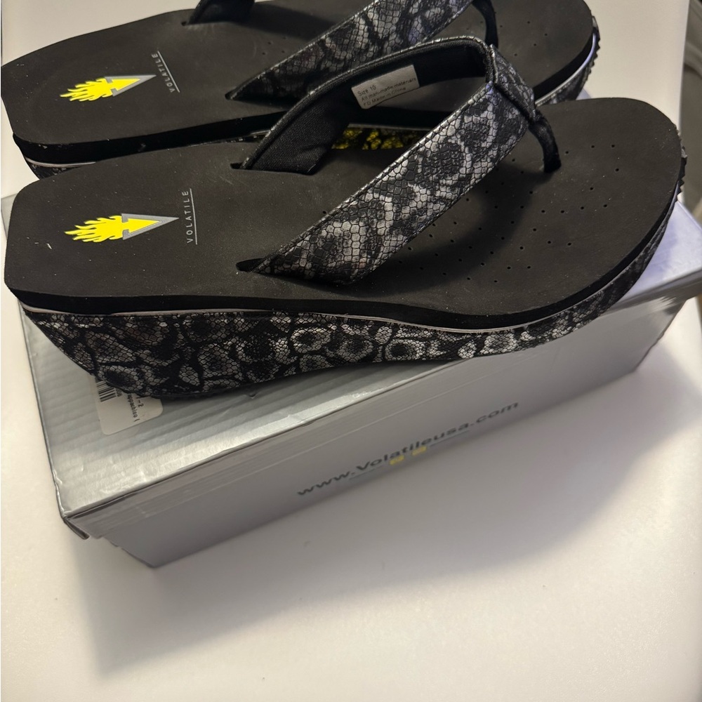 BRAND 🆕 Volatile Frappachino Platform Flip-flop Sandals